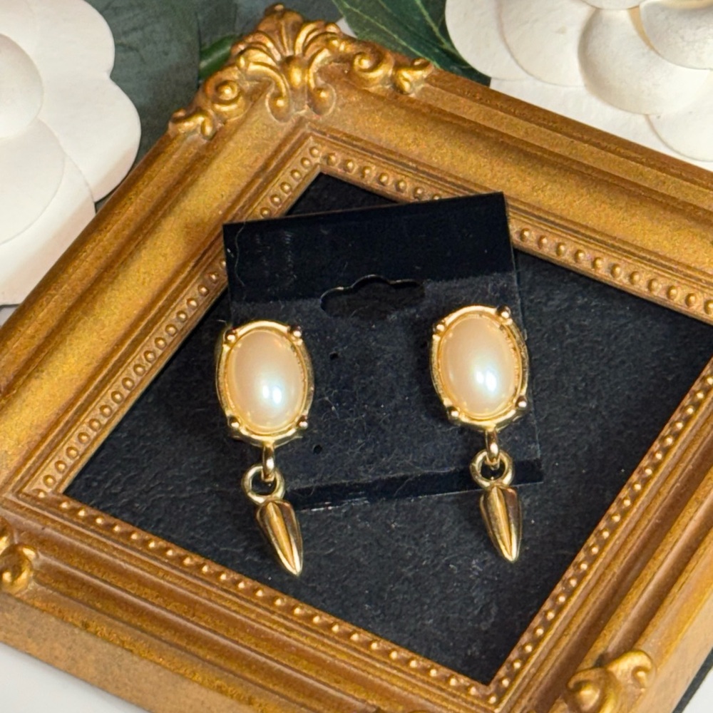 Elegant Gold and Pearl Drop Earrings